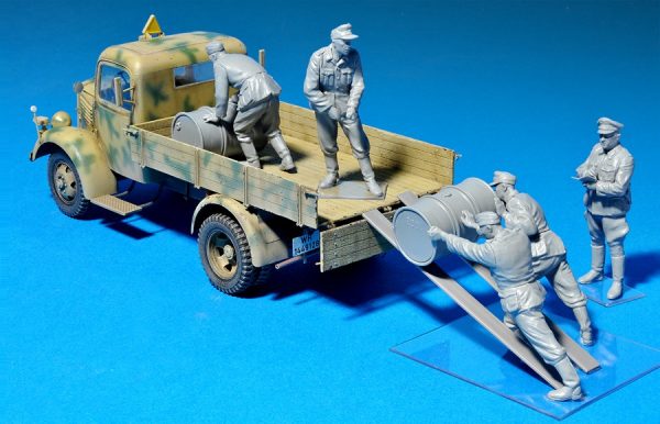 L1500A (Kfz.70) 4X4 German Light Cargo Truck + 5 figurines – Image 5