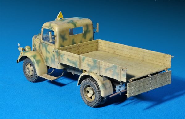 L1500A (Kfz.70) 4X4 German Light Cargo Truck + 5 figurines – Image 9